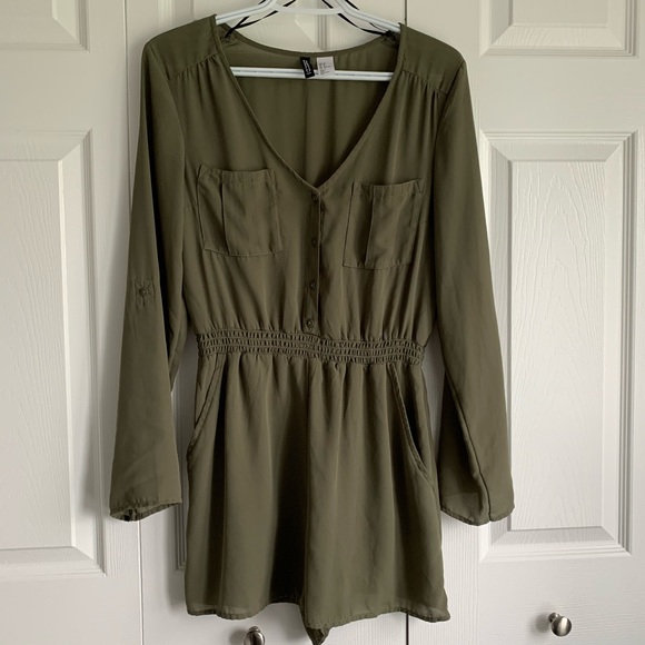 GREEN ROMPER - Picture 9 of 11